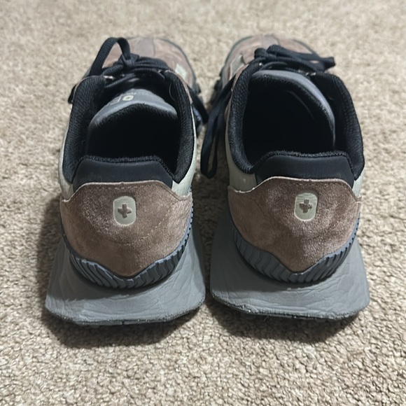 Figs x New Balance 327 Men’s 9.5 - Picture 2 of 3